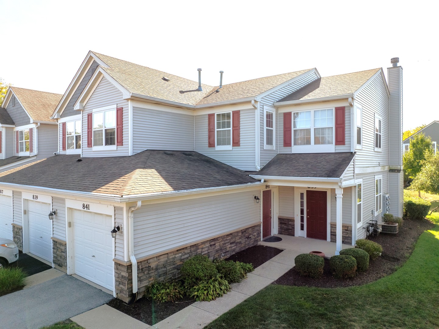 841 Genesee Drive, Naperville, IL 60563