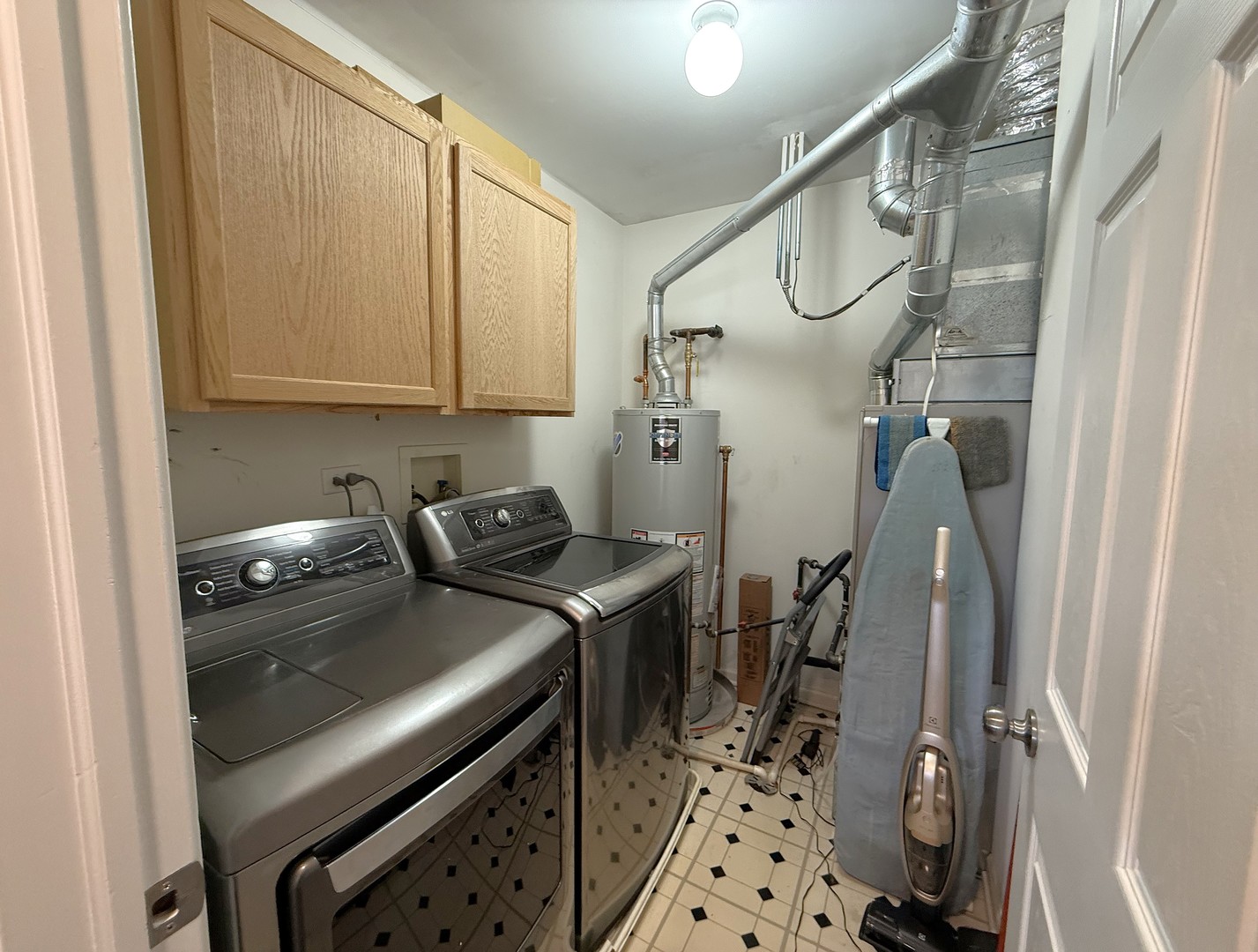 841 Genesee Drive, Naperville, IL 60563