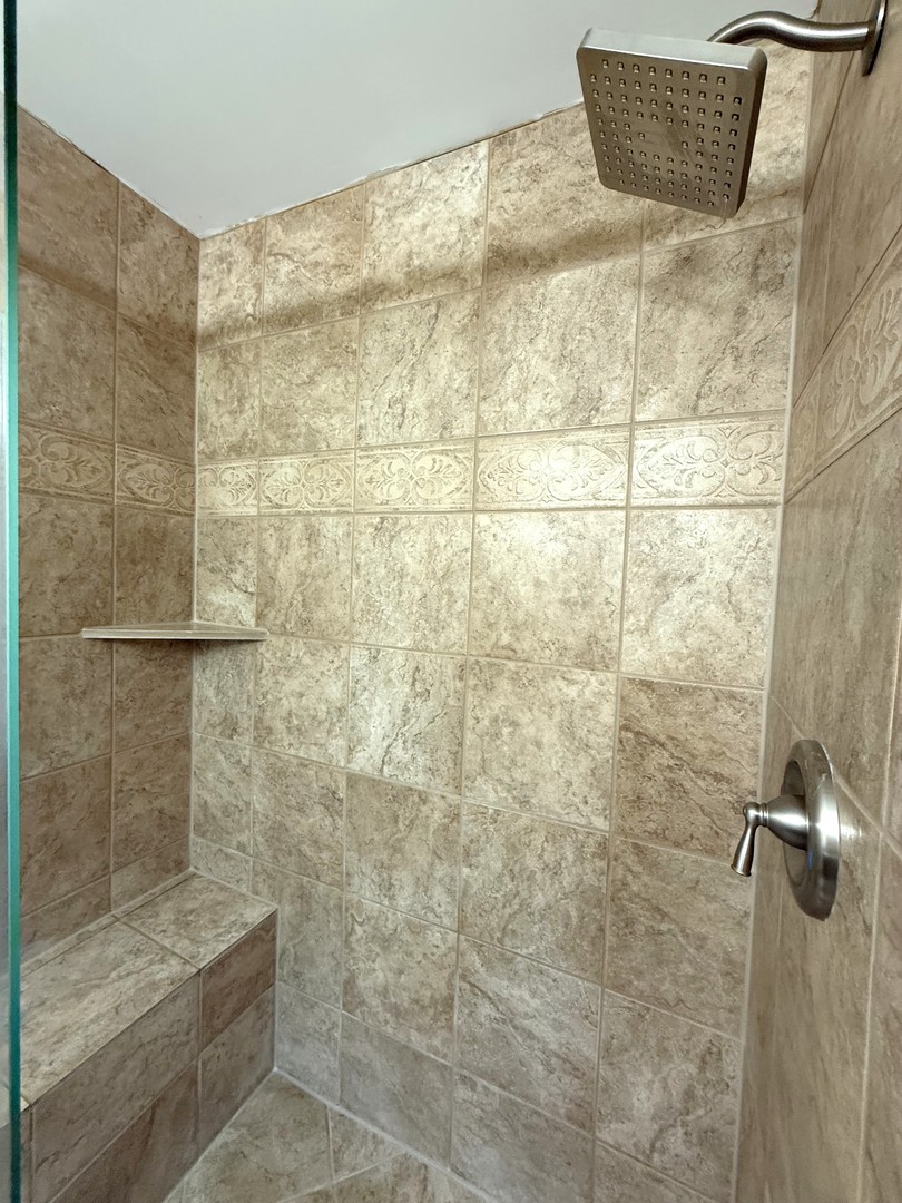 841 Genesee Drive, Naperville, IL 60563