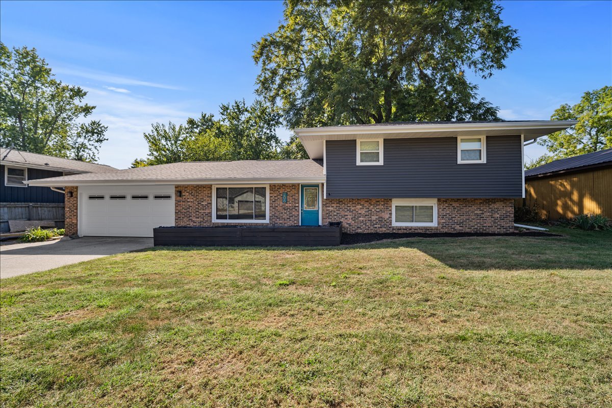 206 N McLean Street, Hudson, IL 61748