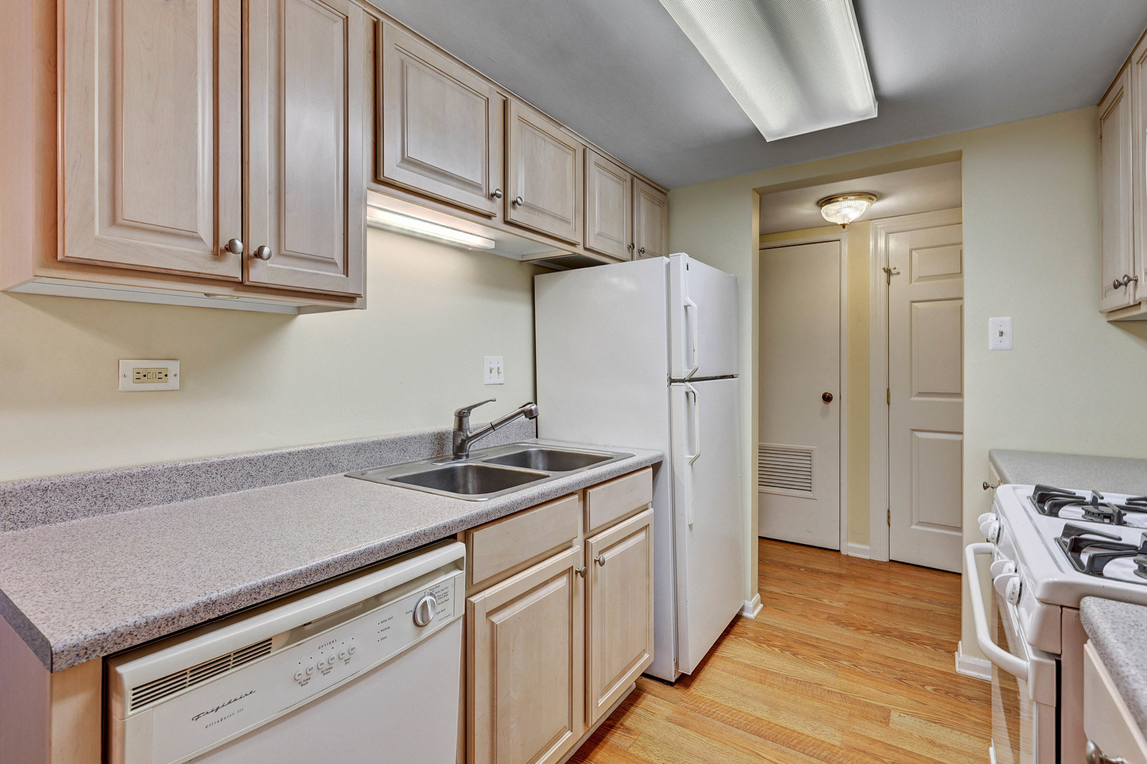 512 Redondo Drive #112, Downers Grove, IL 60516