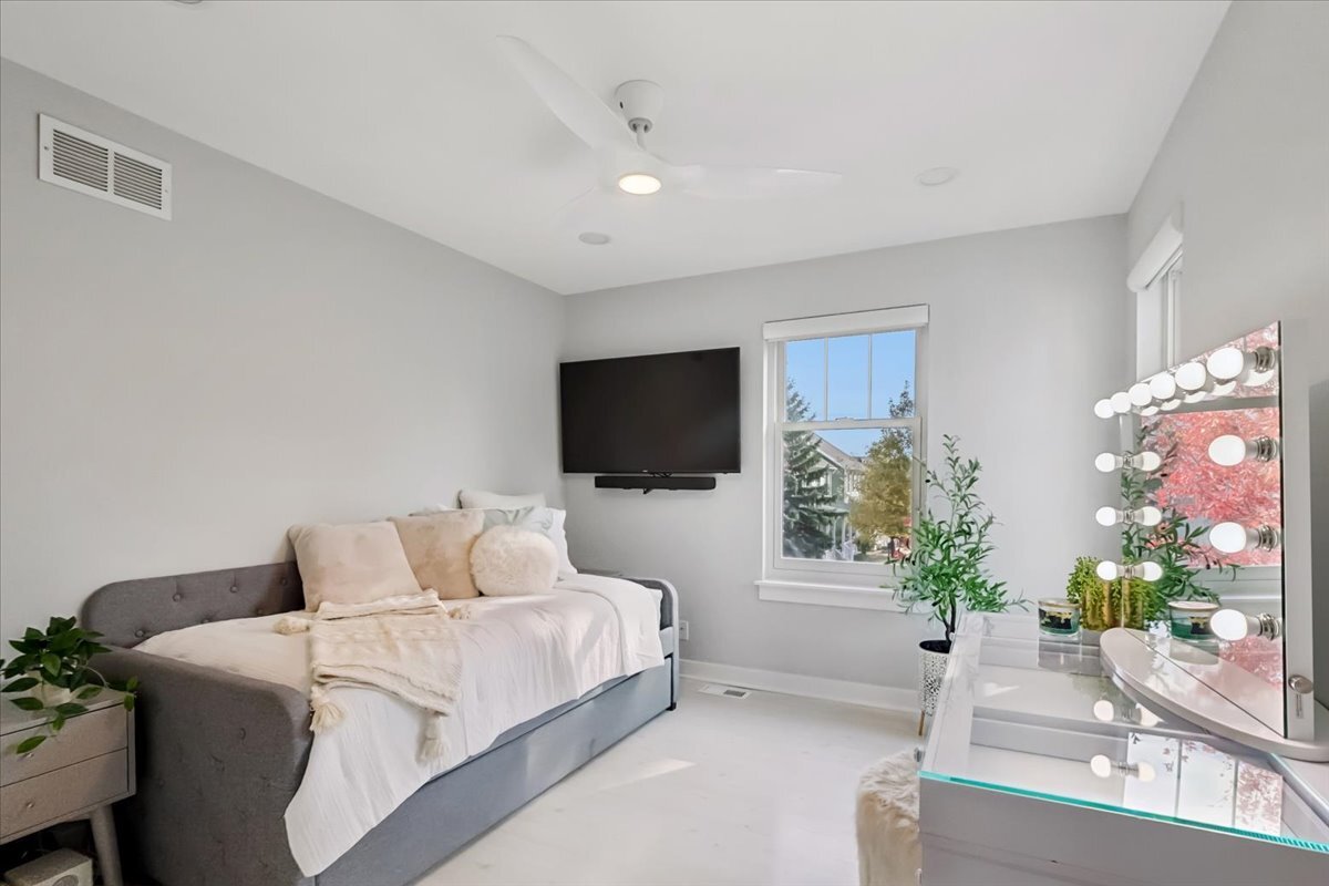 1023 Harris Road, Grayslake, IL 60030