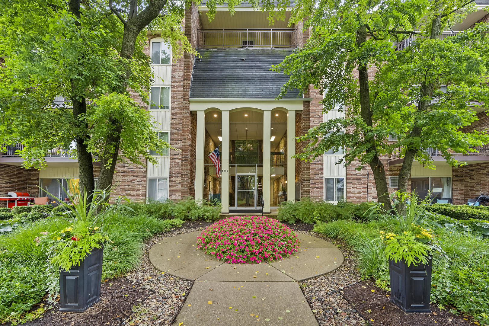 4900 Forest Avenue #204, Downers Grove, IL 60515