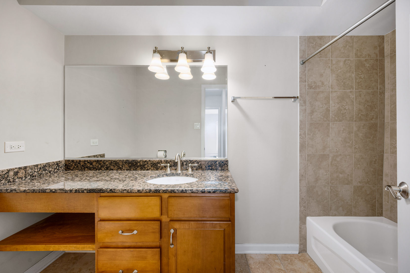 4900 Forest Avenue #204, Downers Grove, IL 60515