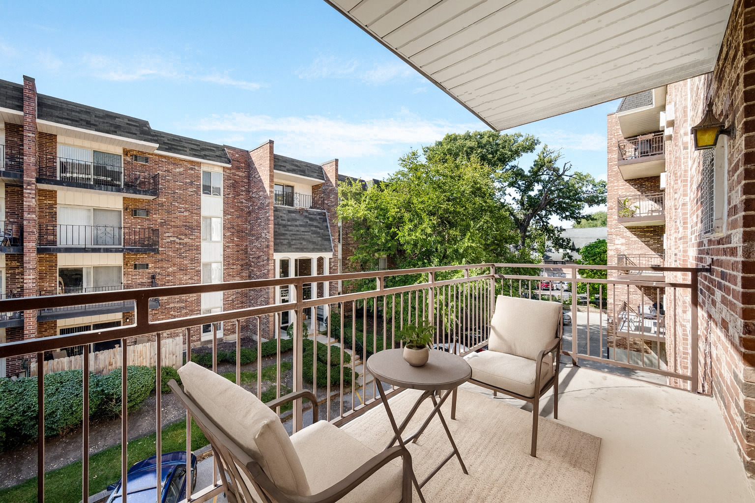4900 Forest Avenue #204, Downers Grove, IL 60515