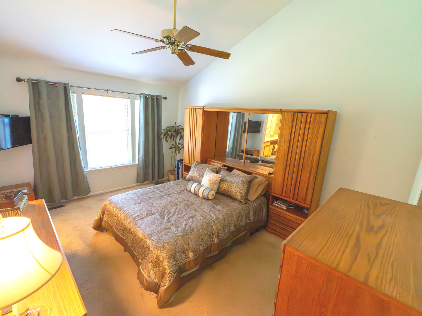 2160 Green Bridge Lane, Hanover Park, IL 60133