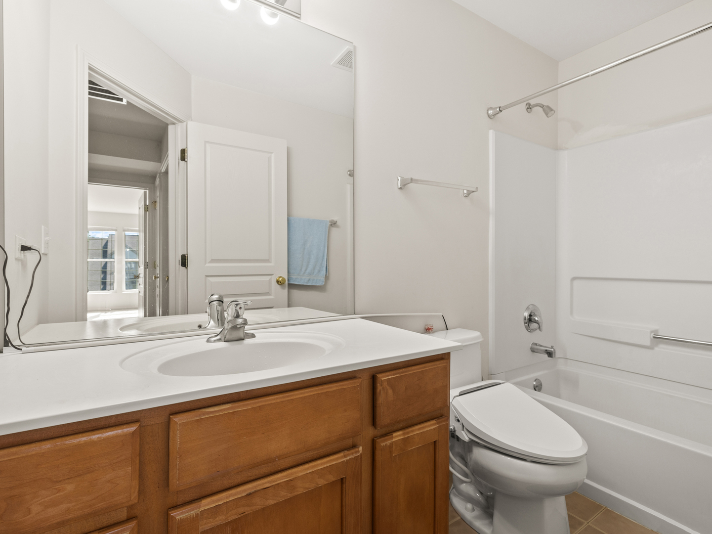 124 W Buckingham Drive, Round Lake, IL 60073