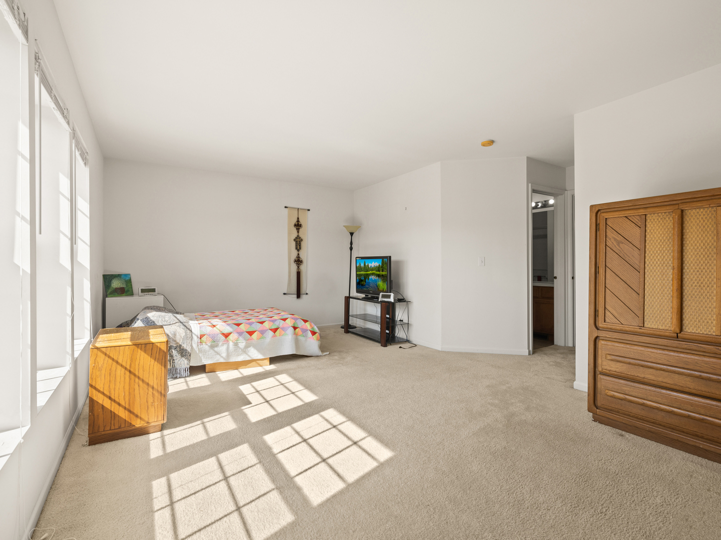 124 W Buckingham Drive, Round Lake, IL 60073