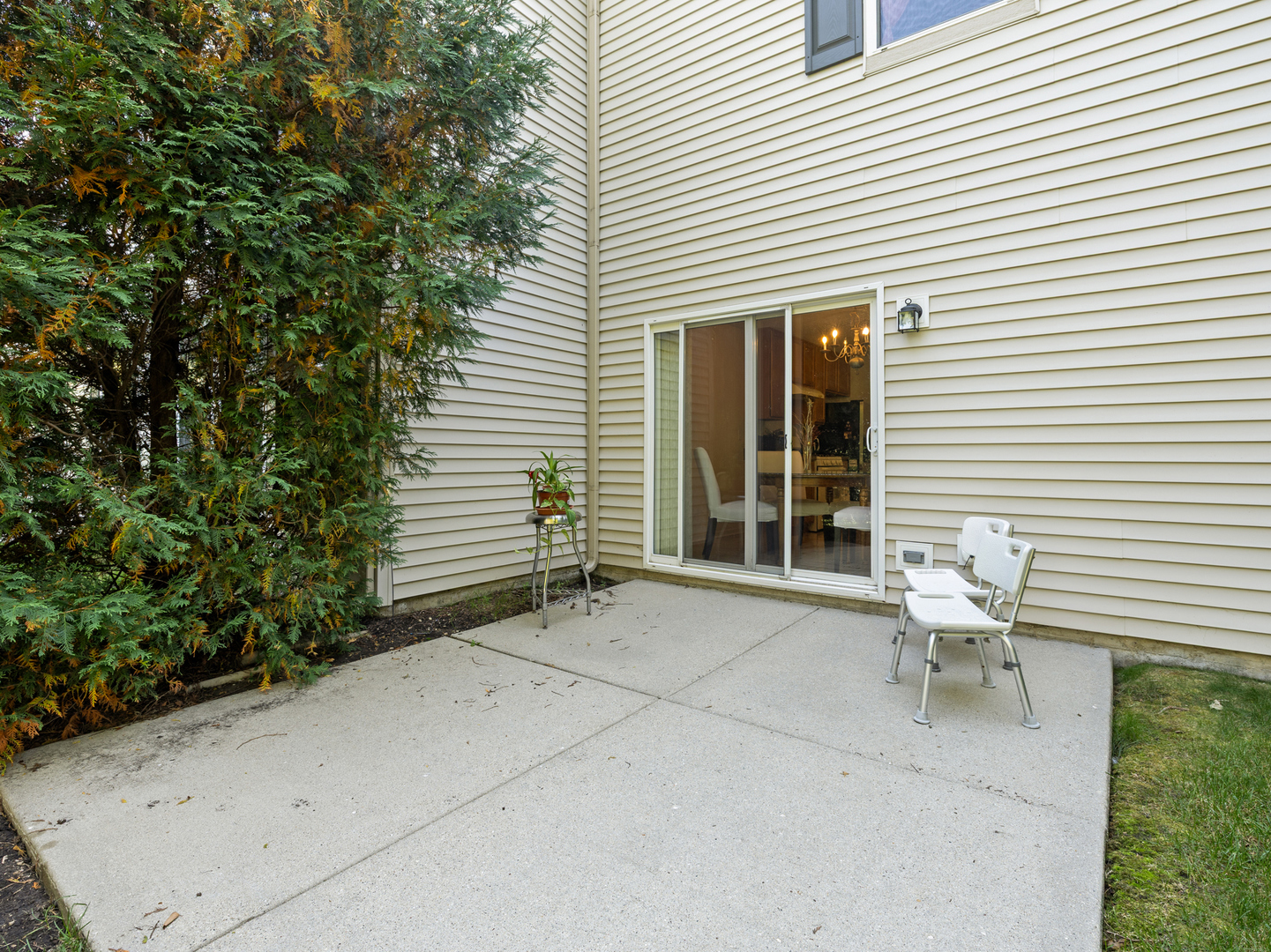 124 W Buckingham Drive, Round Lake, IL 60073