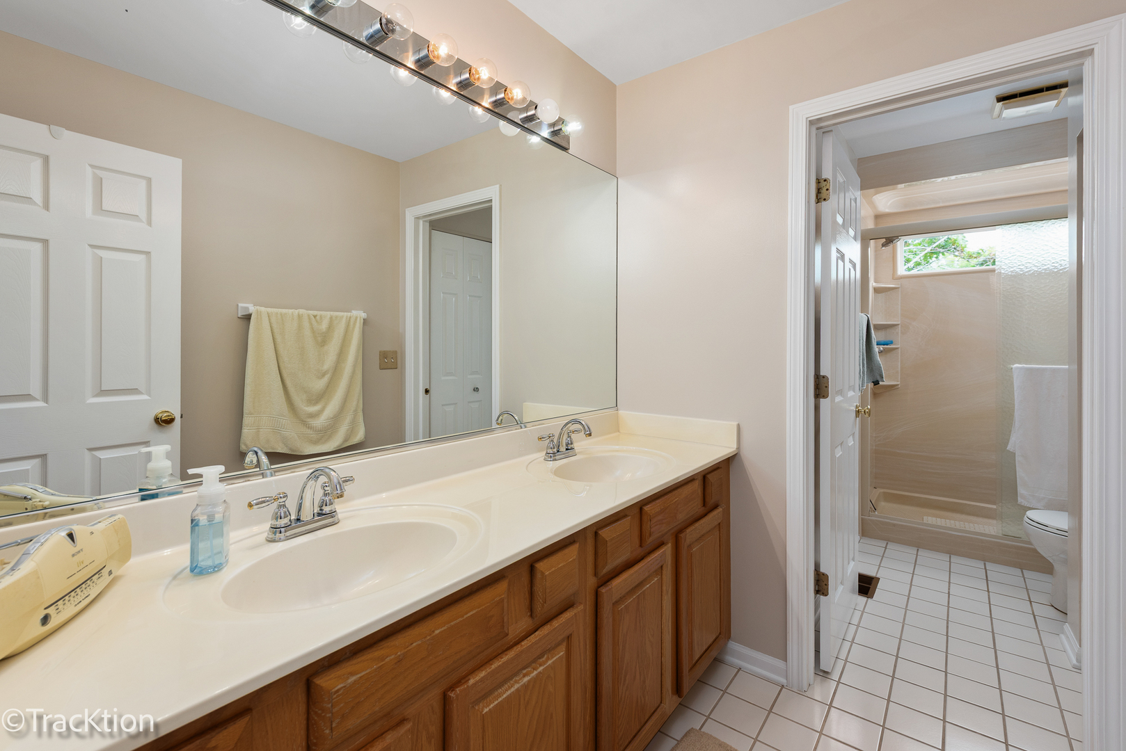 498 Capital Lane, Gurnee, IL 60031