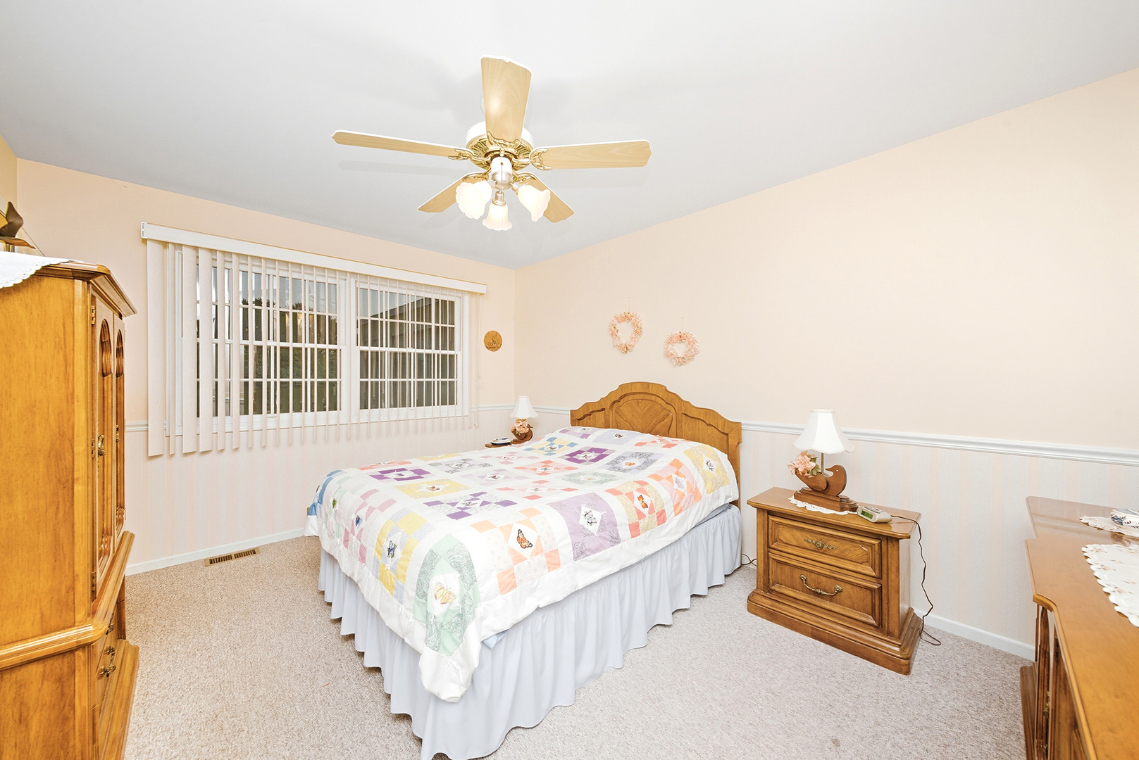 1203 Holiday Drive, Somonauk, IL 60552