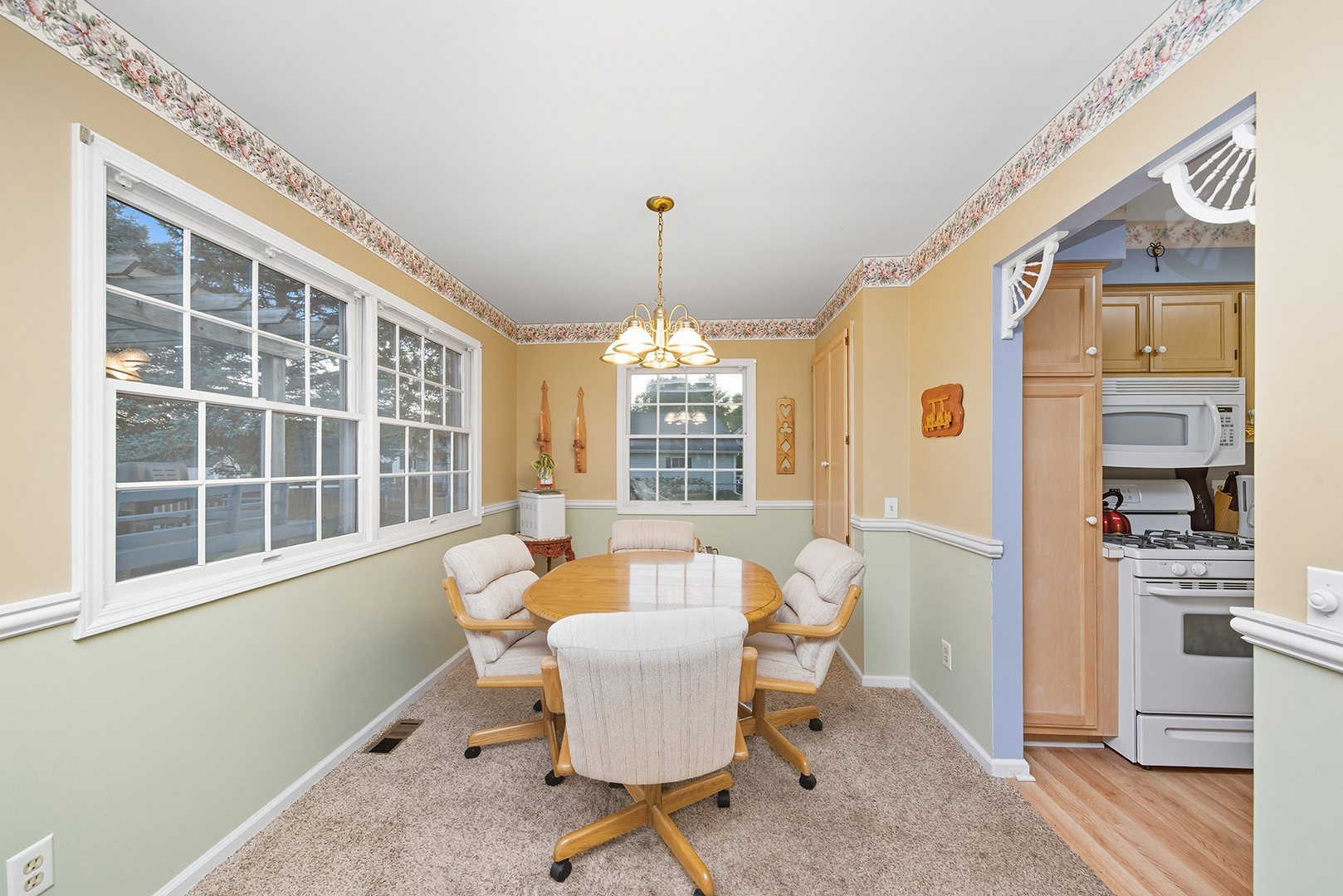 1203 Holiday Drive, Somonauk, IL 60552