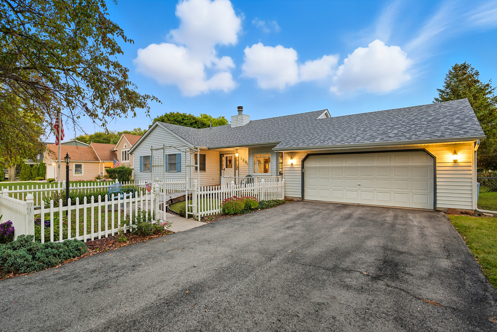 1203 Holiday Drive, Somonauk, IL 60552