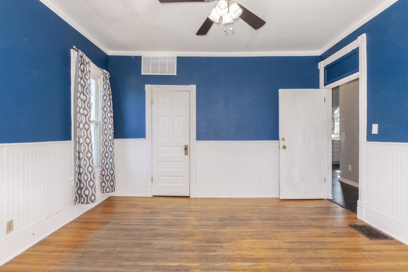 904 S Madison Street, Bloomington, IL 61701