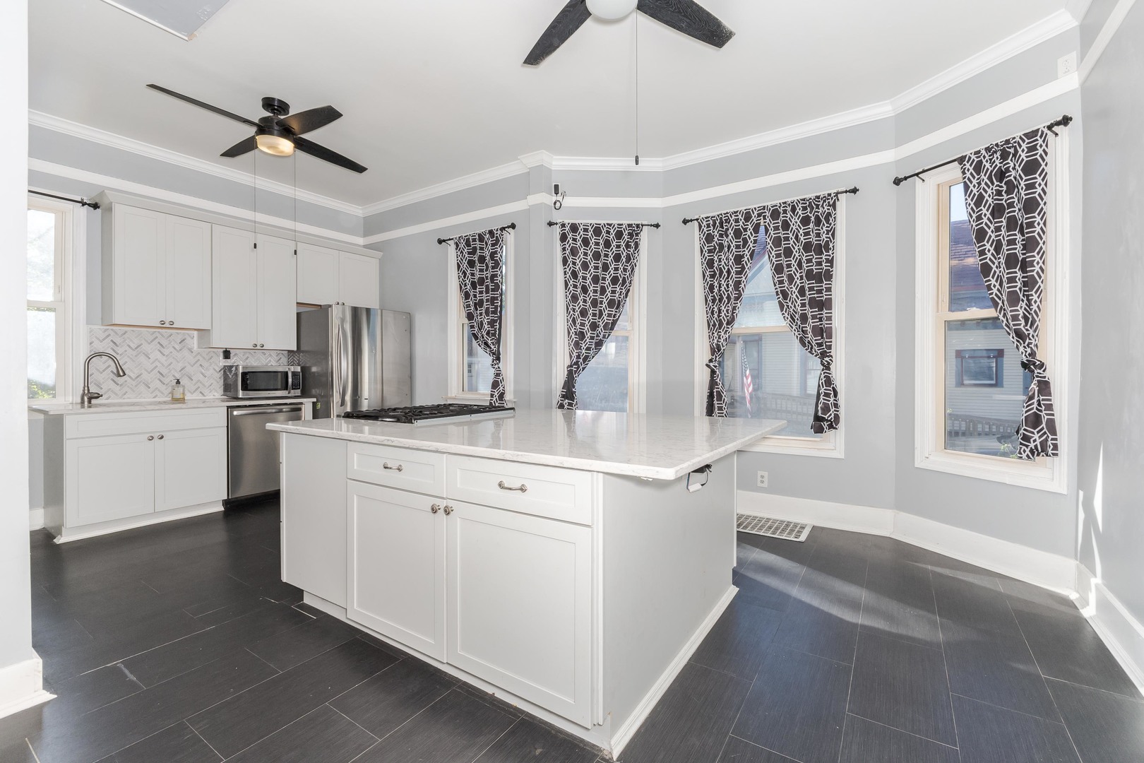 904 S Madison Street, Bloomington, IL 61701