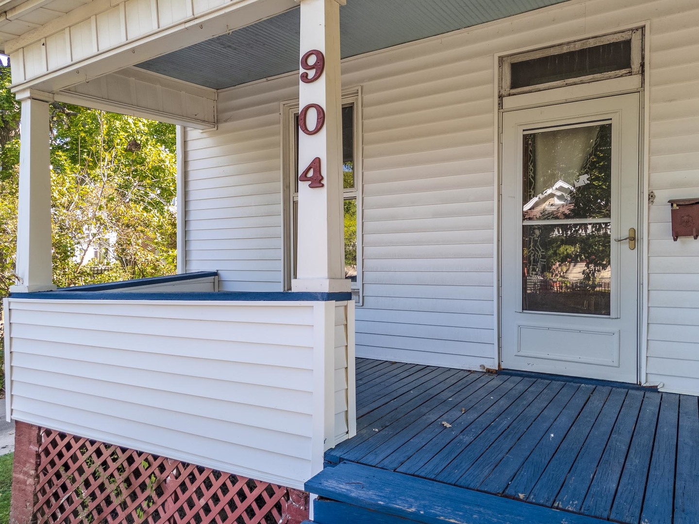 904 S Madison Street, Bloomington, IL 61701