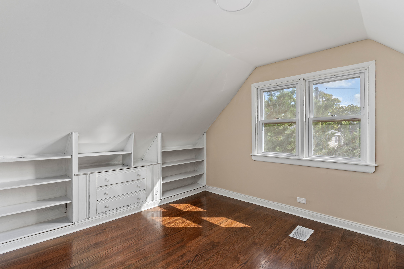 5345 N Neva Avenue, Chicago, IL 60656