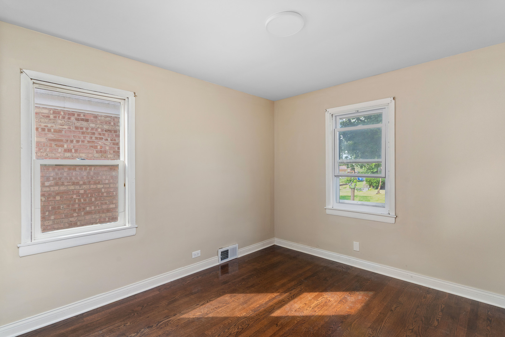 5345 N Neva Avenue, Chicago, IL 60656