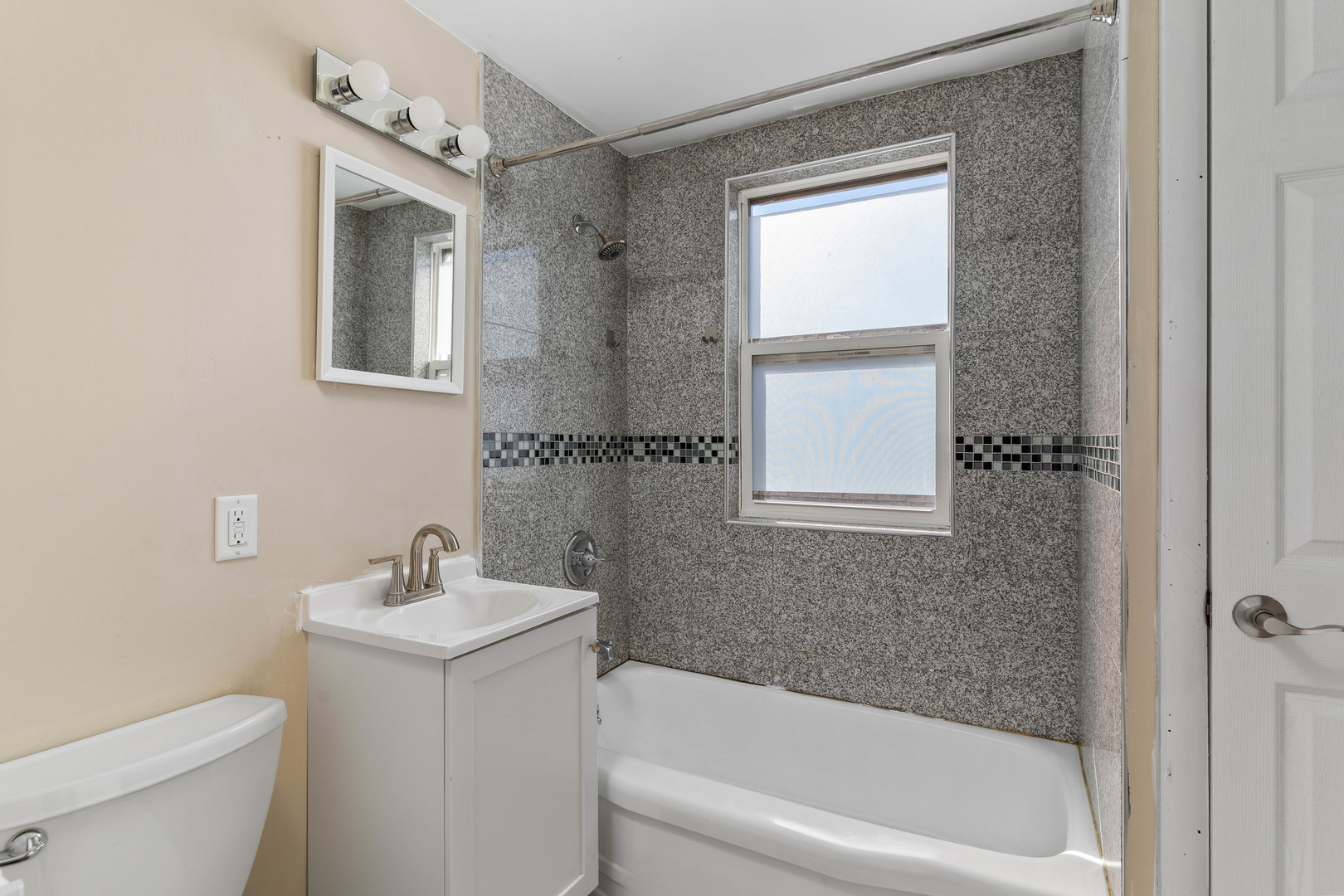 5345 N Neva Avenue, Chicago, IL 60656