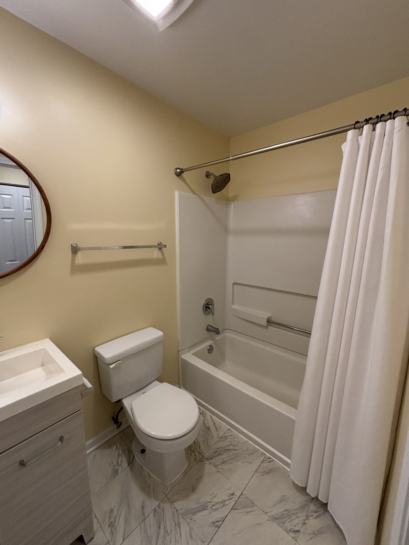 1163 N Red Oak Circle #4, Round Lake Beach, IL 60073
