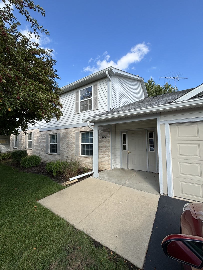 1163 N Red Oak Circle #4, Round Lake Beach, IL 60073