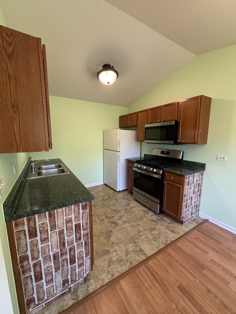 1163 N Red Oak Circle #4, Round Lake Beach, IL 60073