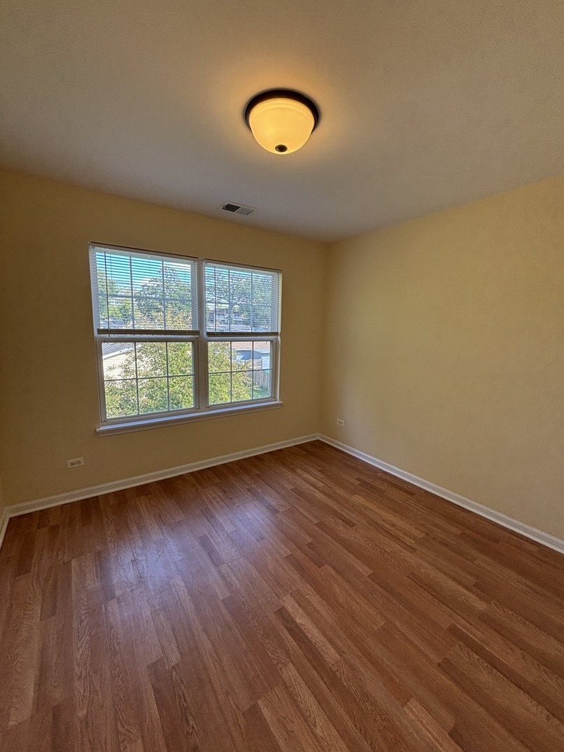 1163 N Red Oak Circle #4, Round Lake Beach, IL 60073
