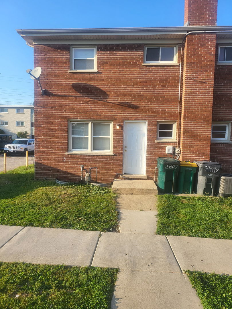 2207 Williamsburg Drive, Waukegan, IL 60085