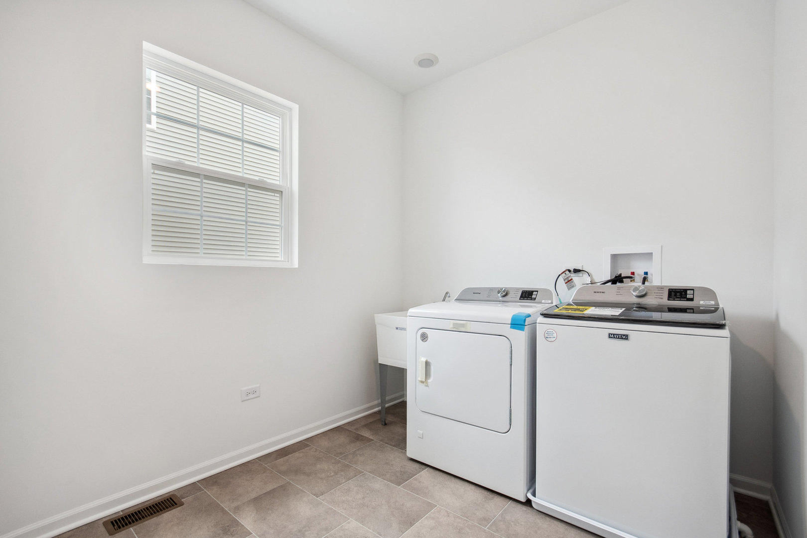 608 Henry Lane, Oswego, IL 60543