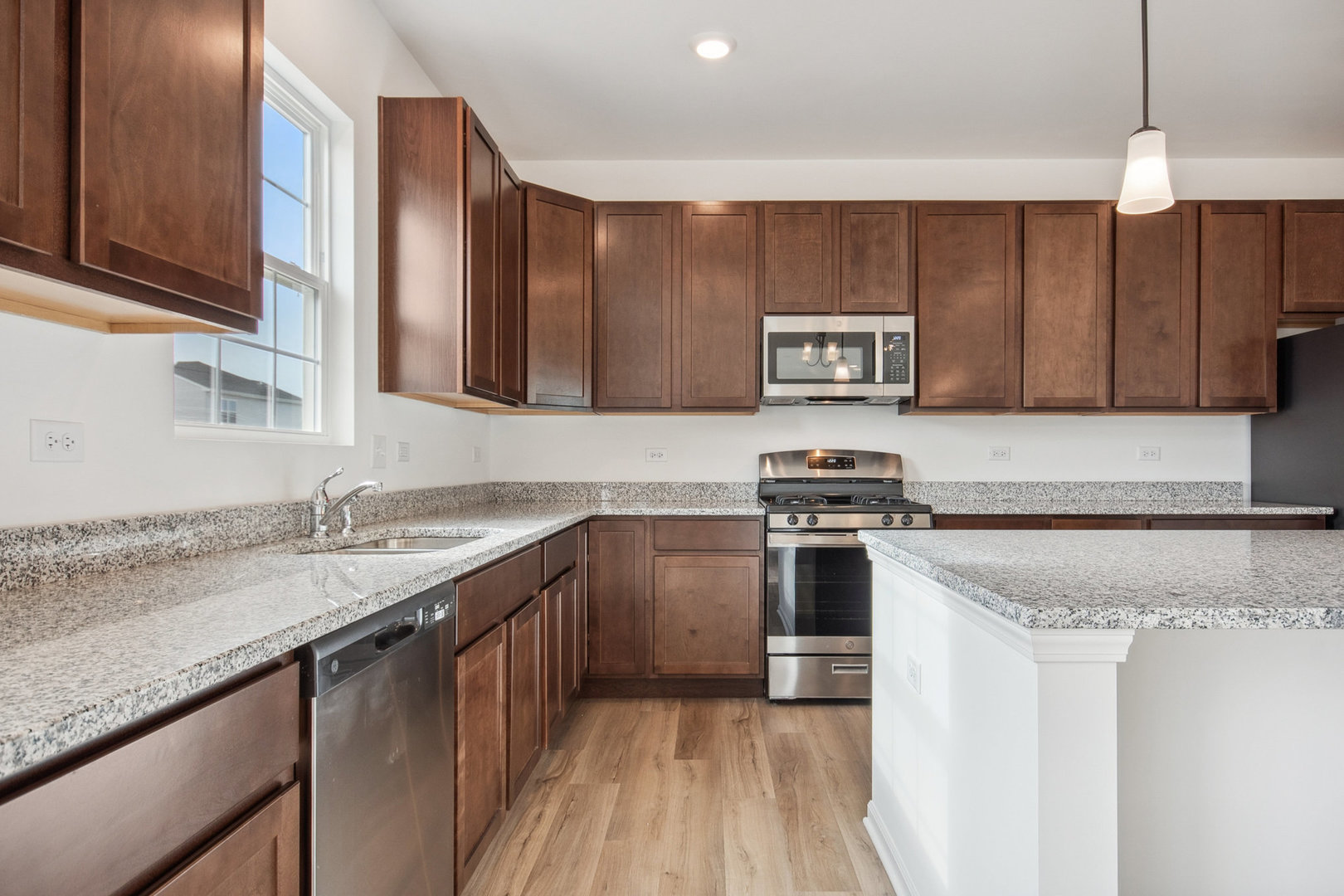 608 Henry Lane, Oswego, IL 60543