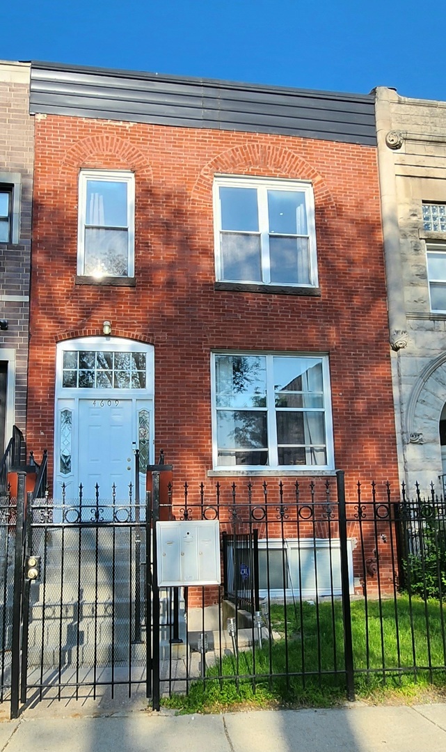 4609 S Vincennes Avenue #2, Chicago, IL 60653