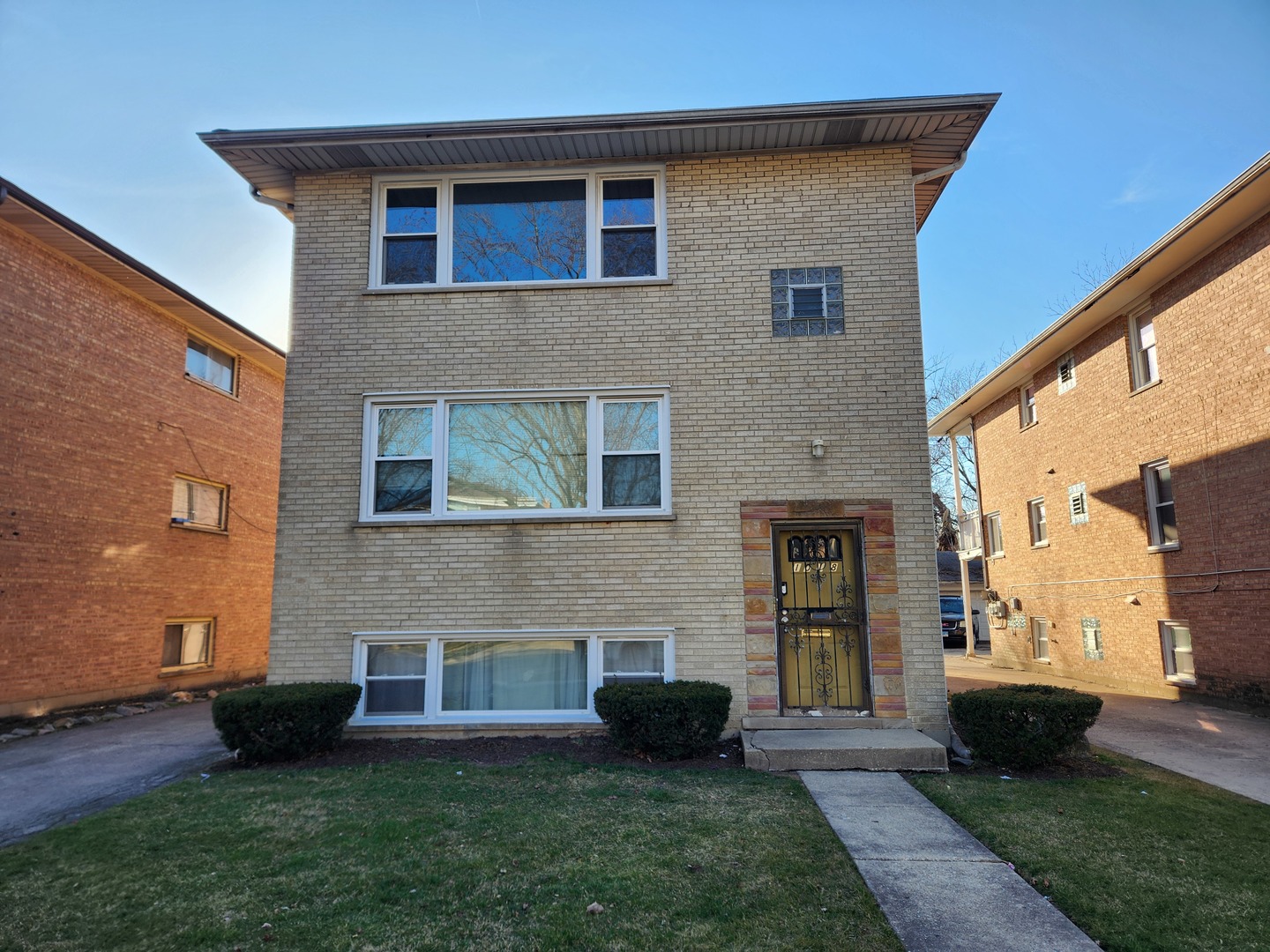 1018 S 11th Avenue #2, Maywood, IL 60153