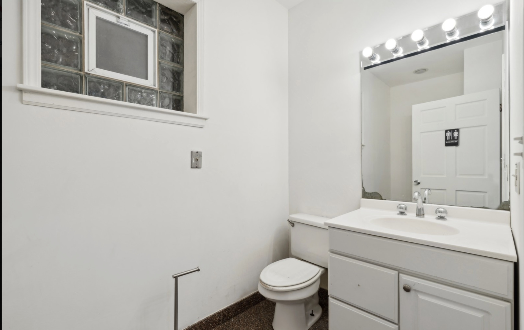 3043 N Ashland Avenue #Store, Chicago, IL 60657