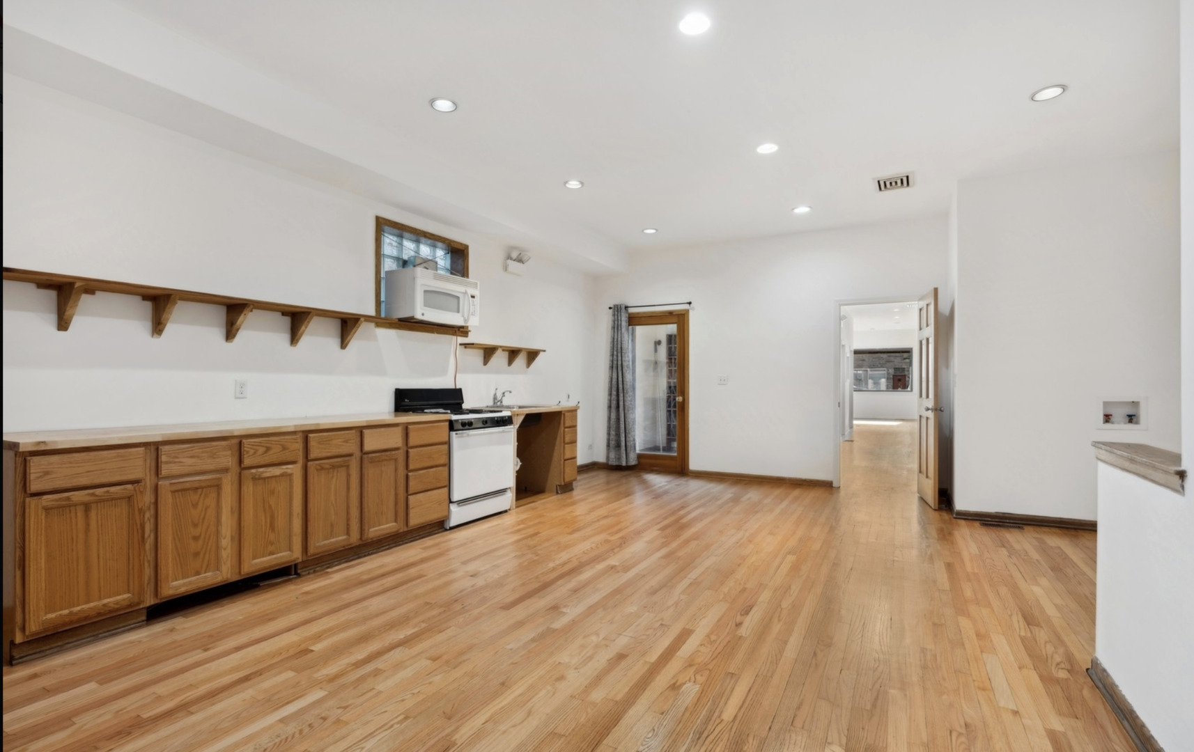 3043 N Ashland Avenue #Store, Chicago, IL 60657