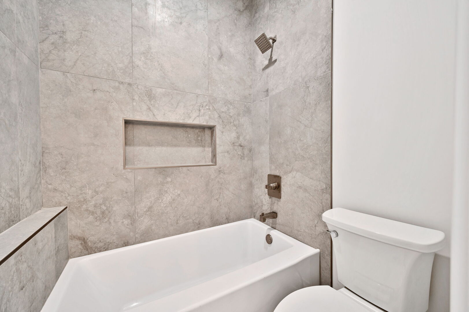 3903 N Drake Avenue, Chicago, IL 60618