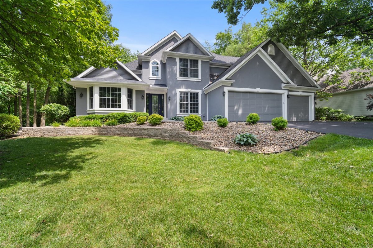 1502 Sweetbriar Drive, Bloomington, IL 61701