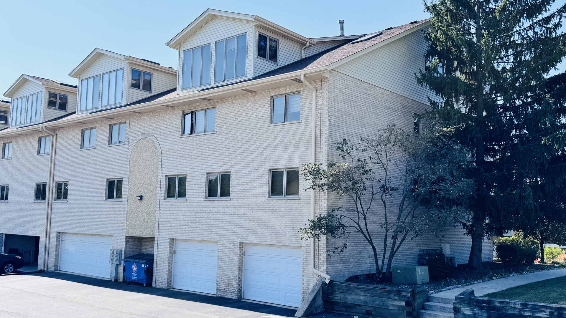 9004 Del Prado Drive #2N, Palos Hills, IL 60465