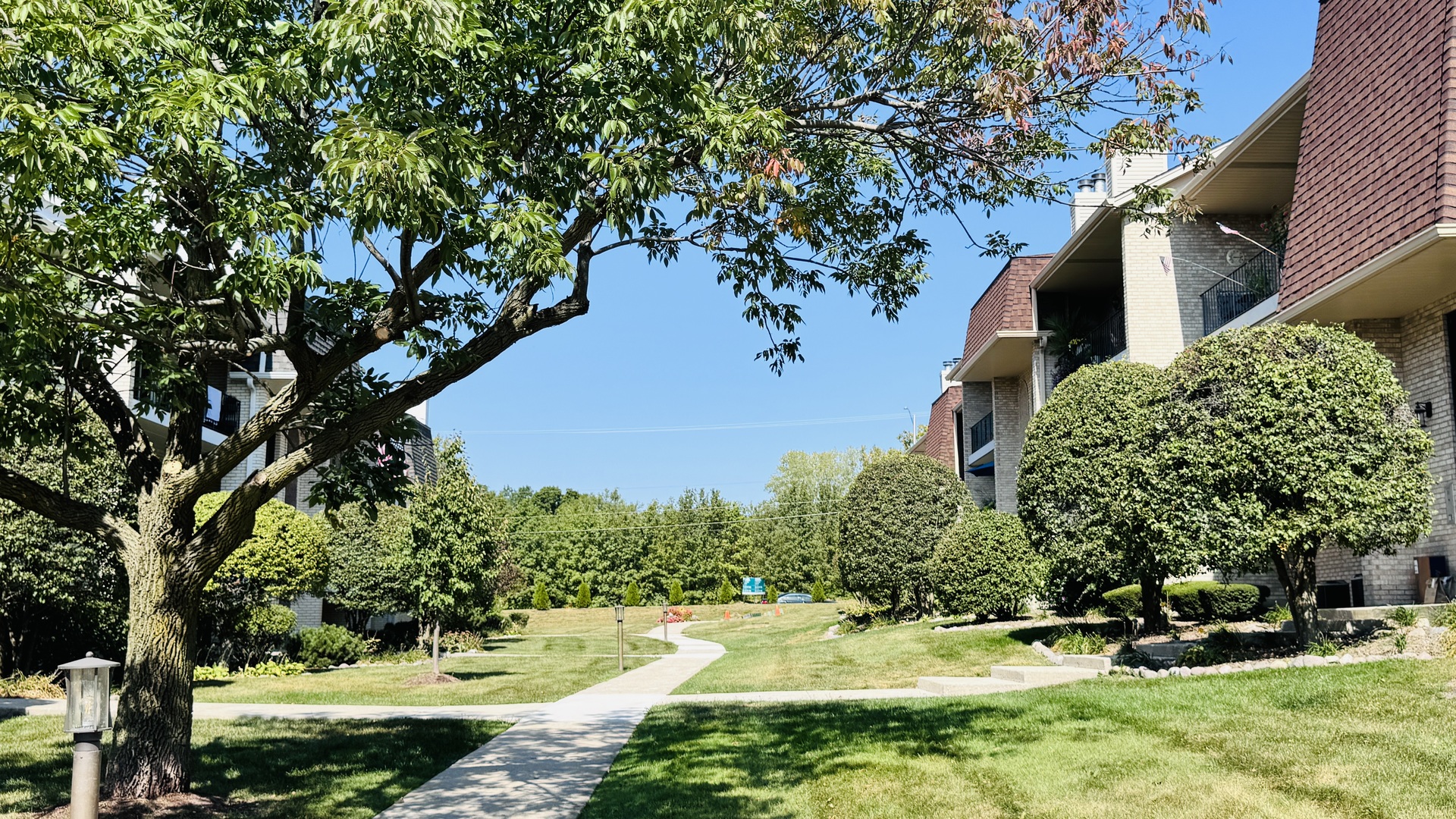 9004 Del Prado Drive #2N, Palos Hills, IL 60465