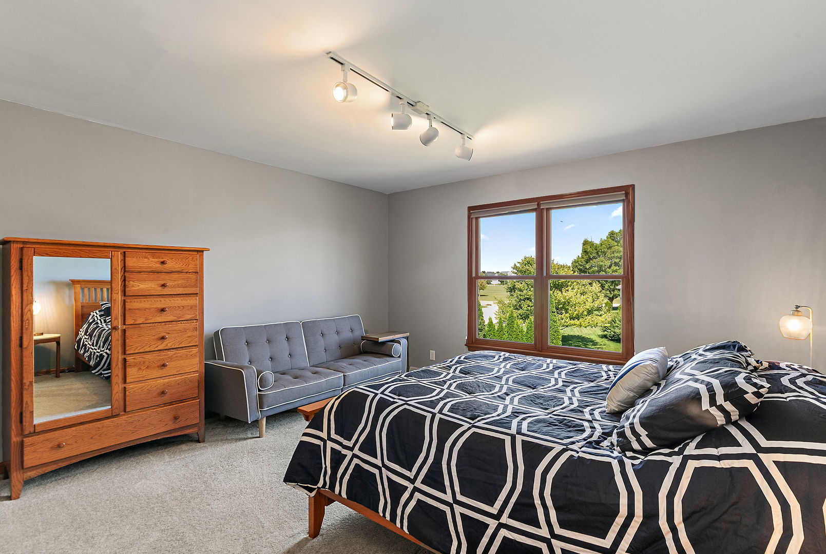 401 John Marshall Lane, Sycamore, IL 60178