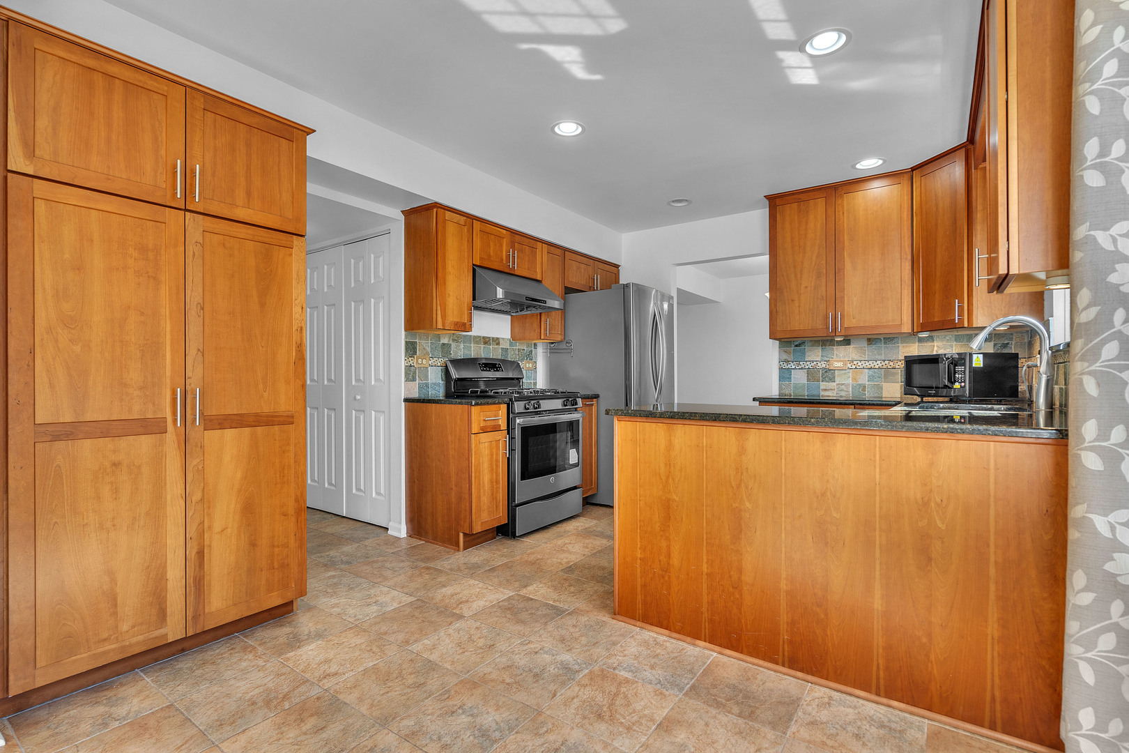 72 Wilton Lane, Mundelein, IL 60060