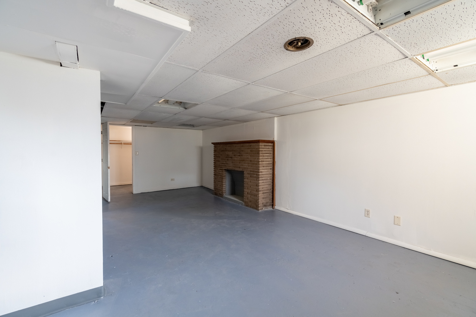 2166 Laura Lane, Des Plaines, IL 60018