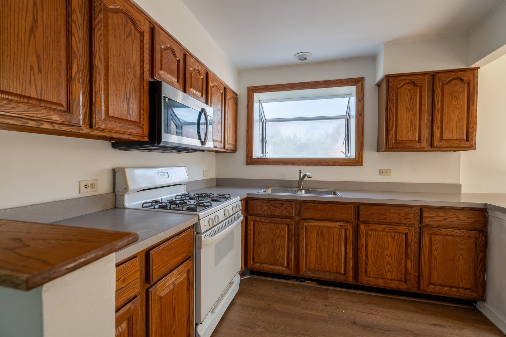 2166 Laura Lane, Des Plaines, IL 60018