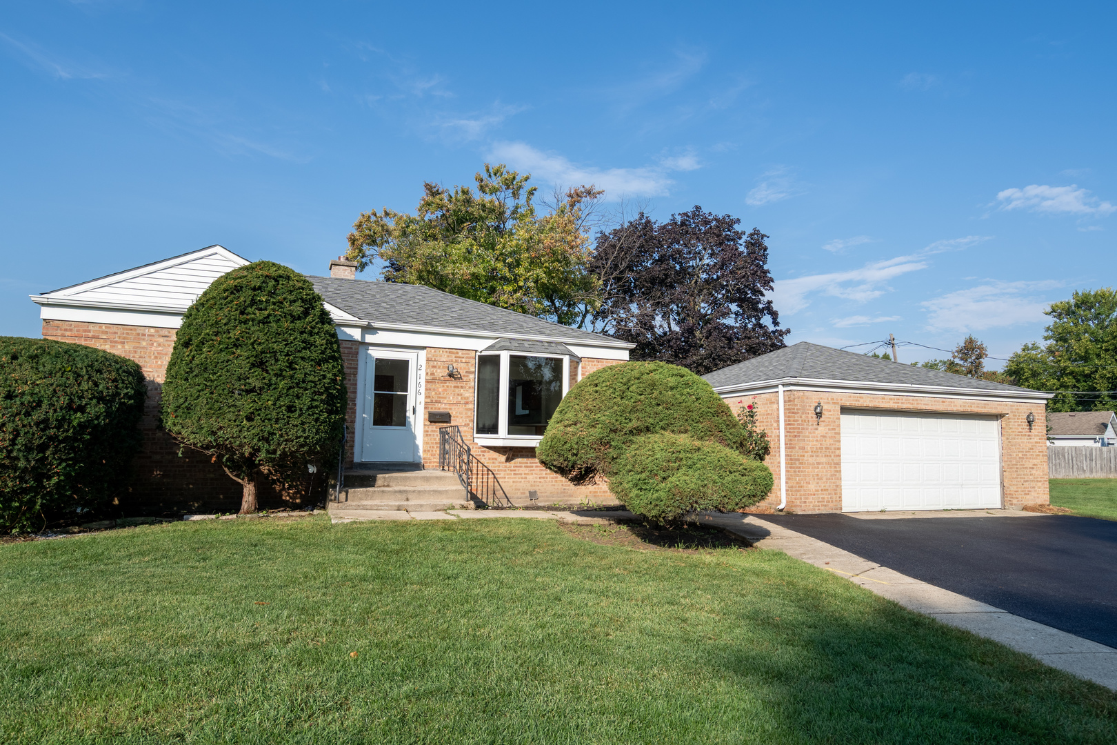 2166 Laura Lane, Des Plaines, IL 60018