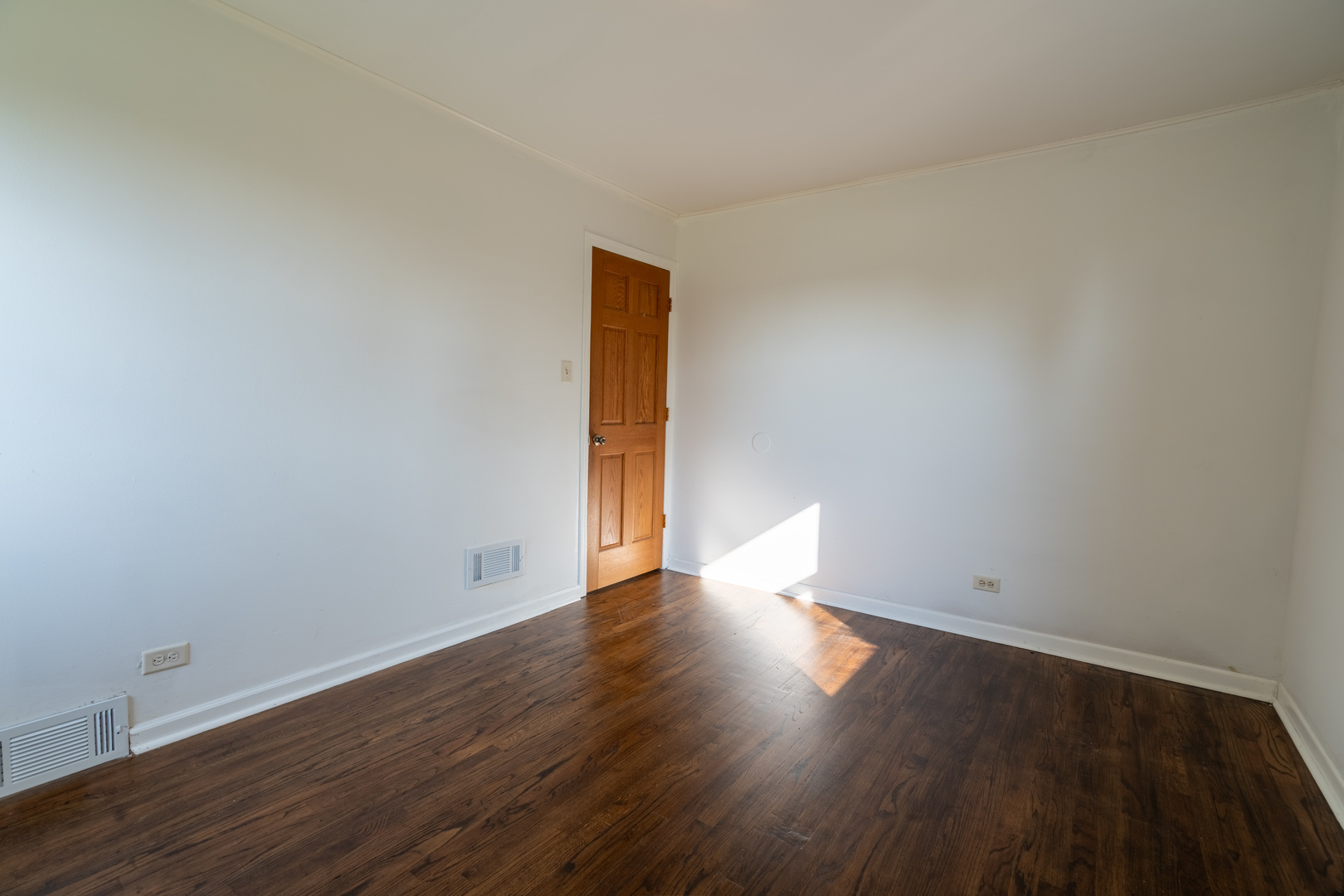 2166 Laura Lane, Des Plaines, IL 60018