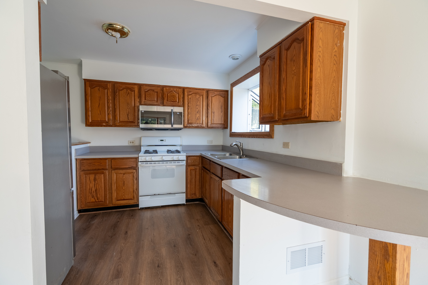 2166 Laura Lane, Des Plaines, IL 60018