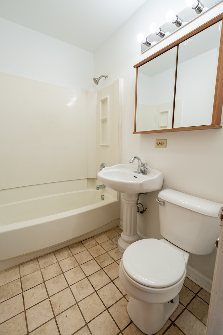 2166 Laura Lane, Des Plaines, IL 60018