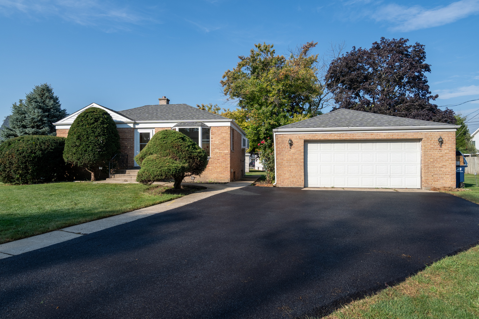 2166 Laura Lane, Des Plaines, IL 60018