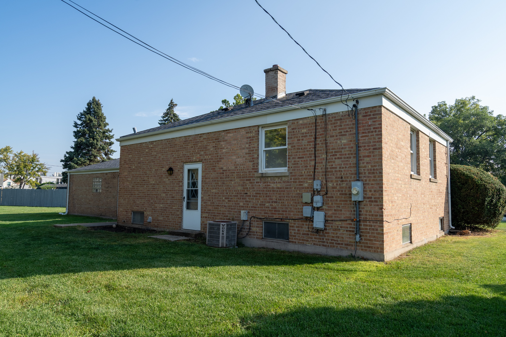 2166 Laura Lane, Des Plaines, IL 60018