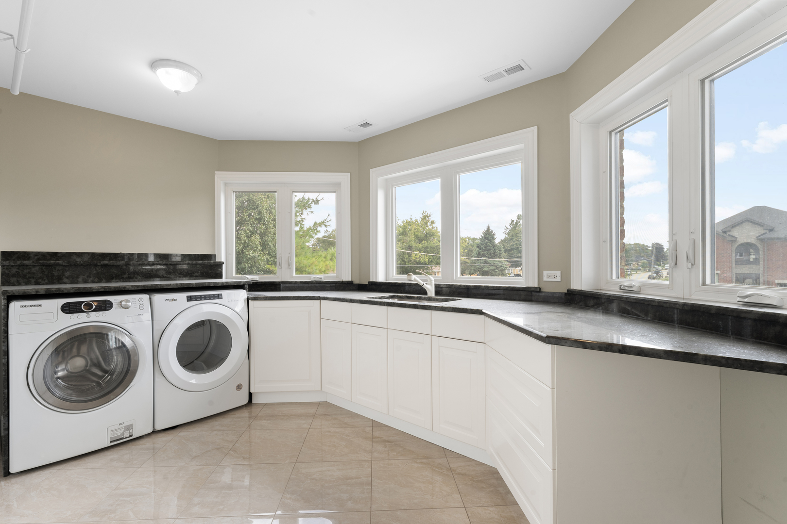 1184 Prospect Lane, Des Plaines, IL 60018