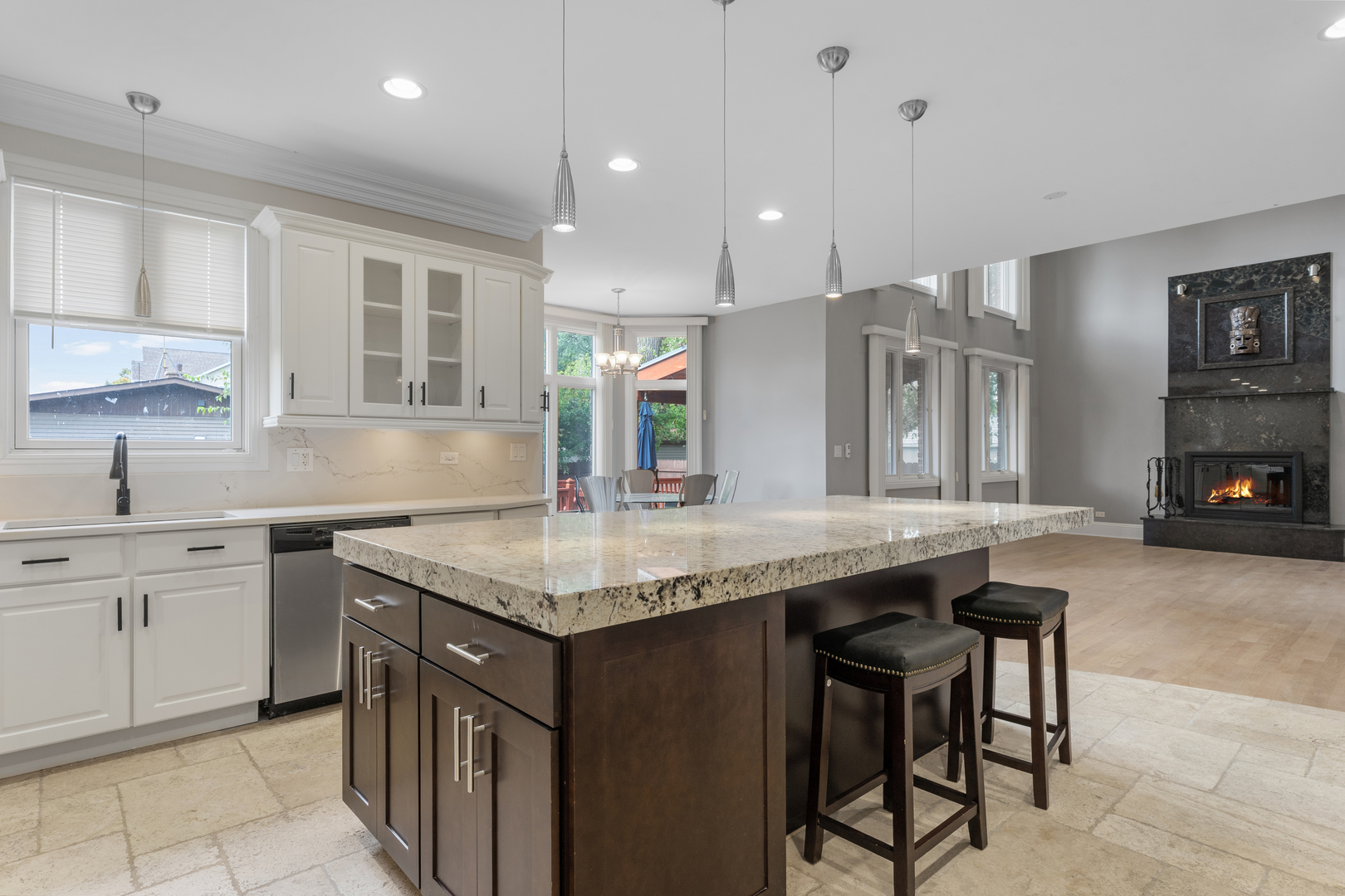 1184 Prospect Lane, Des Plaines, IL 60018